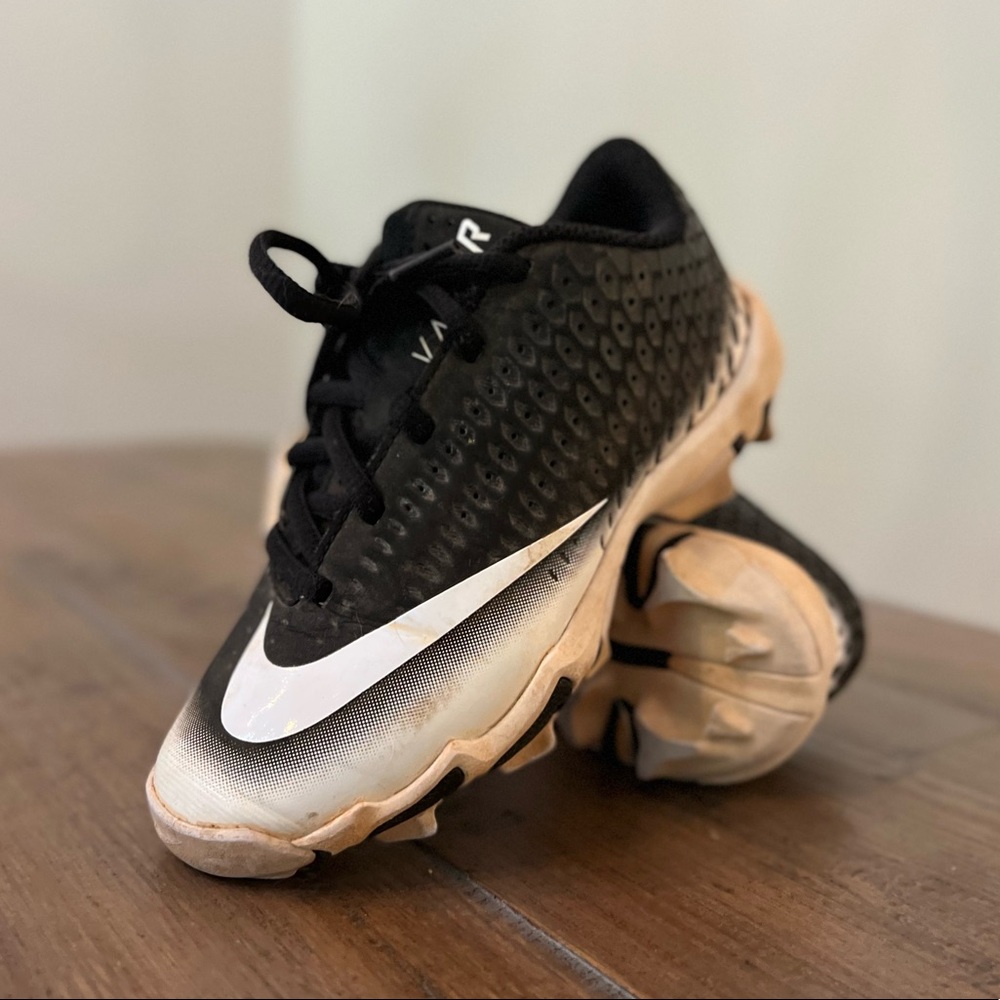 Nike boy baseball cleats size 13C